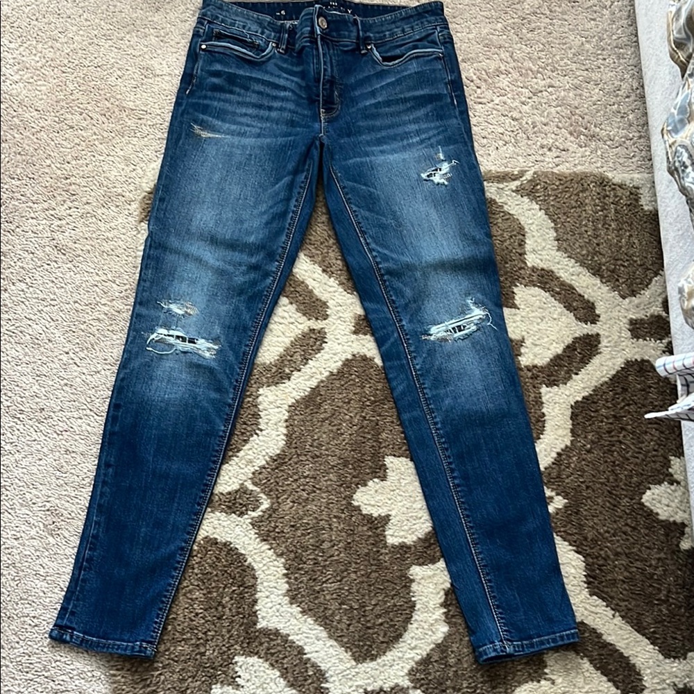 White House Black market Classic Blue Distressed Women's skinny Jeans